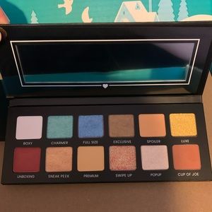 BOXYCHARM COMMUNITY EYESHADOW PALETTE